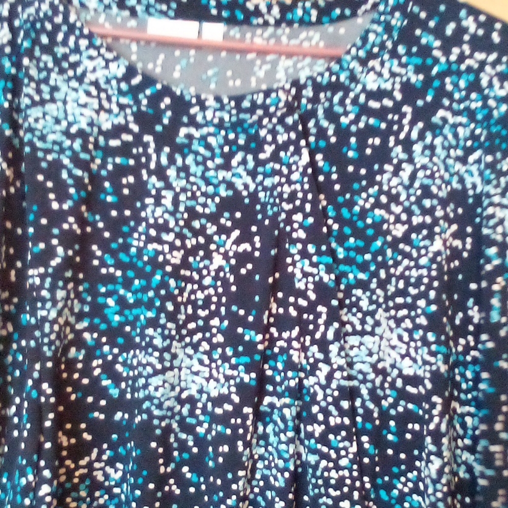 Croft and Barrow Womens plus 3x capri blue and white splatter soft poly shirt.